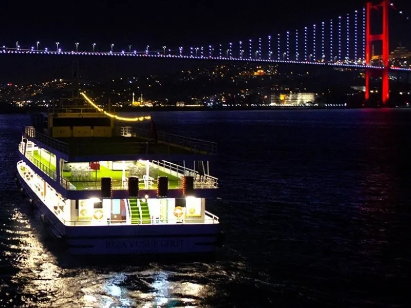 Istanbul Bosphorus Dinner Cruise with Live Shows Ticket